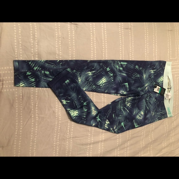 Nike Pro Leggings - Picture 1 of 3